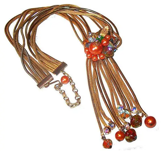 hobe vintage tasseled necklace