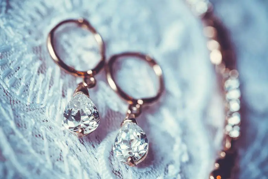 how to clean fine vintage jewelry
