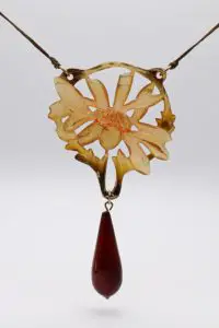 Elizabeth_Bonté_Art_Nouveau_horn_necklace