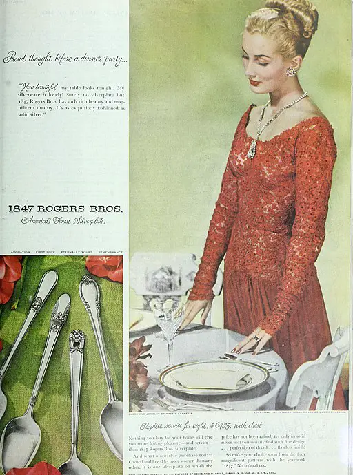 Dress_and_jewelry_by_Hattie_Carnegie,_1948