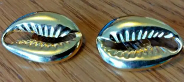 Vintage Earrings Coreen Simpson Avon Cowrie Shell Gold Tone Clips