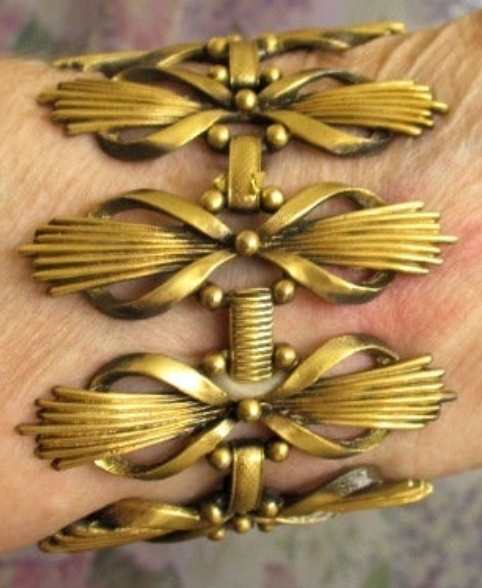Wide TORTOLANI Gold Spray Link Bracelet from Mercari