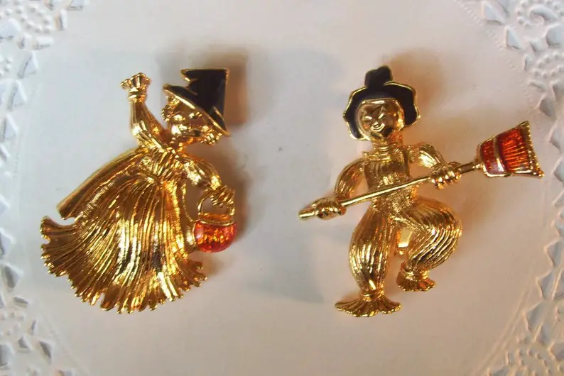 Avon Scarecrow and Witch Halloween brooch