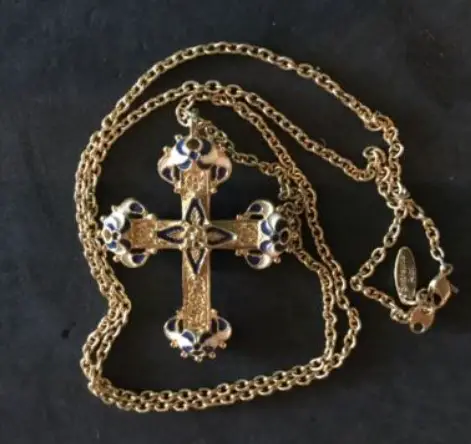Rare Vintage Avon Smithsonian Institution Gellatly Cross Necklace