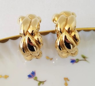 Vintage Les Bernard Chunky Gold-tone Clip-on Earrings from NattyDenim on Etsy