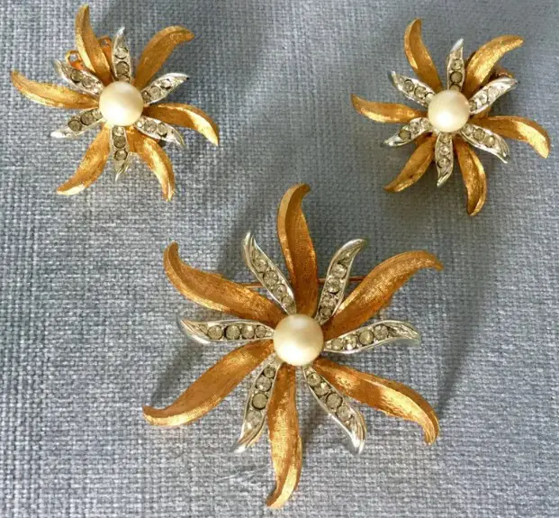 Vintage Judy Lee Art Deco Flower Clip-On Earring and Brooch Set from LandOfVastDesires on Etsy